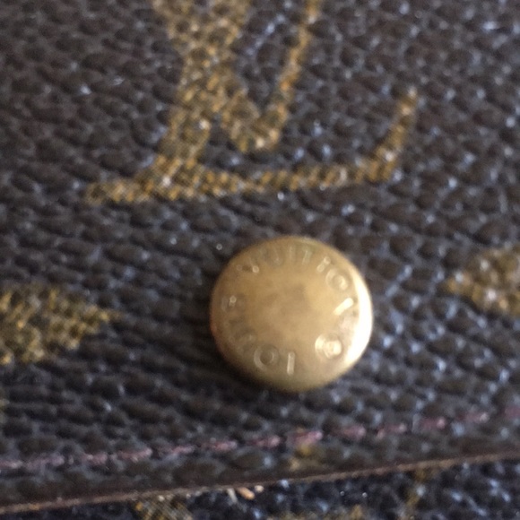 Authentic preloved Louis Vitton Key Holder - Picture 3 of 17